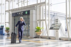出張するビジネスマン