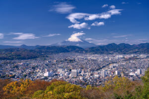 富士山と秦野市の街並み